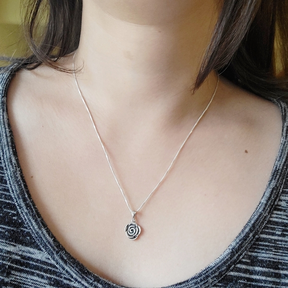 New Solid 925 Sterling Silver Rose Necklace - Picture 4 of 5